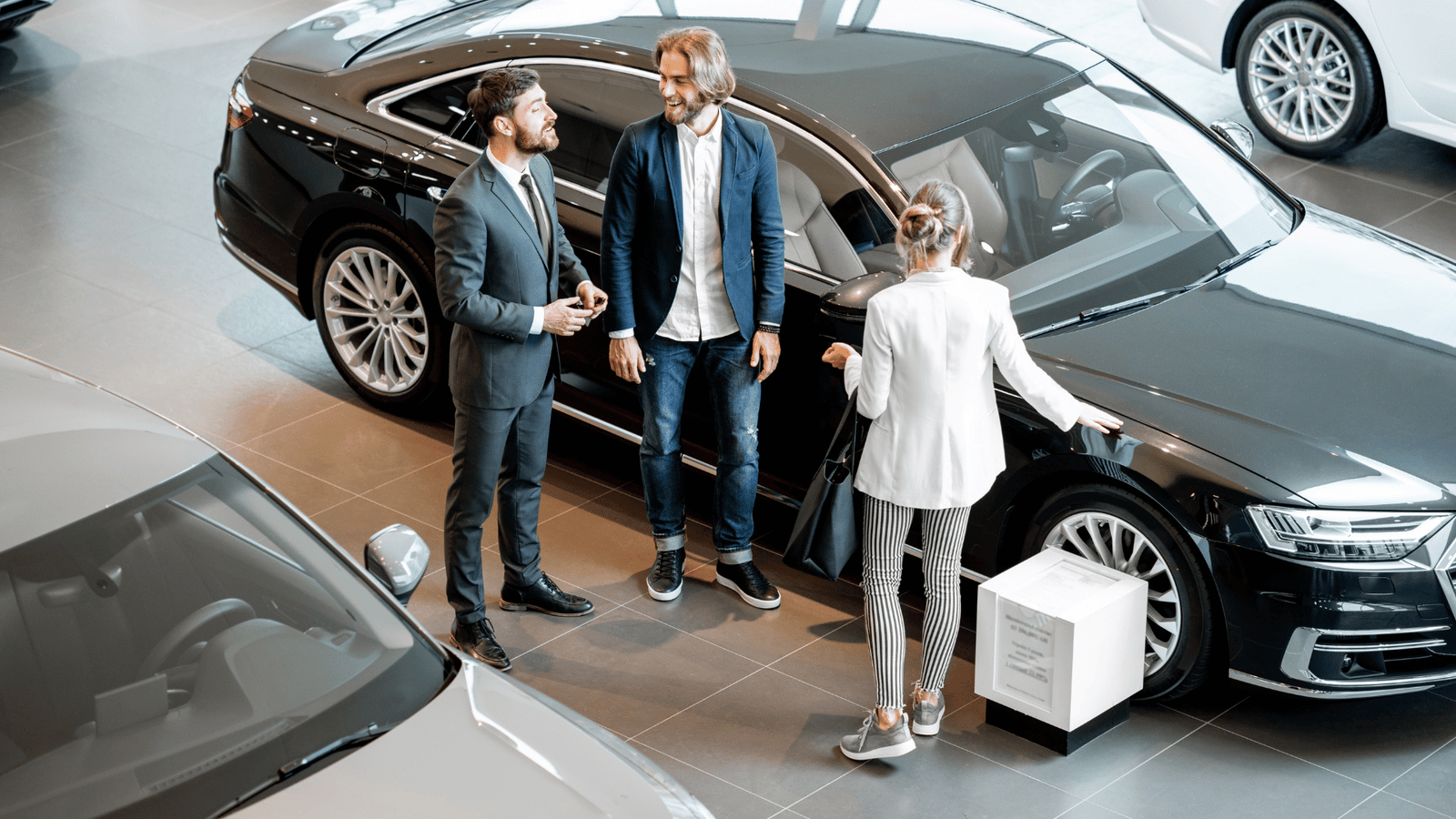 How car showrooms are taking advantage of digital signage?