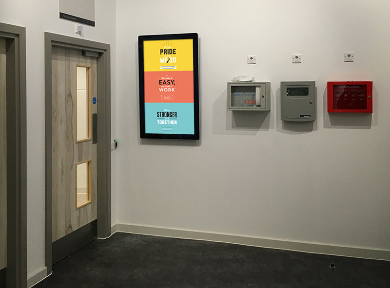 Benefits of Digital advertising display | large-screen tablet