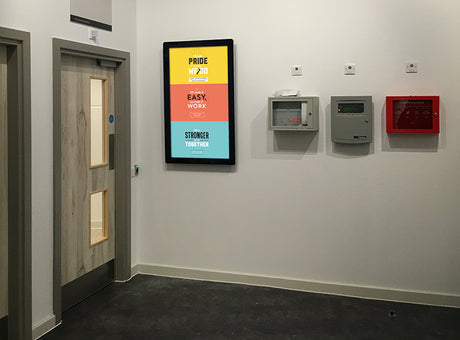 Benefits of Digital advertising display | large-screen tablet
